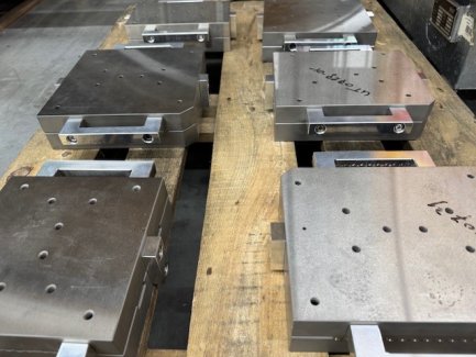 11 producten met 6 matrijzen (High Tech - Rubber moulding)